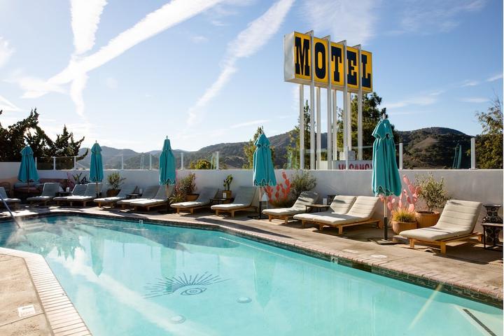 Pet Friendly Skyview Hotel - 21 & Over Pool
