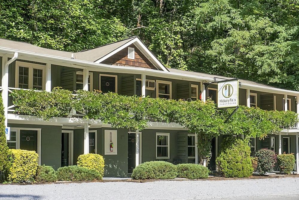 Pet Friendly Hickory Falls Inn