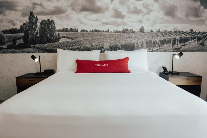 Pet Friendly Vinland Hotel and Lounge