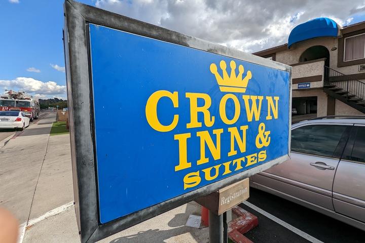 Pet Friendly Crown Inn