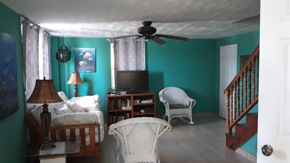 Pet Friendly Waterfront 2BR Villa with Pool & AC