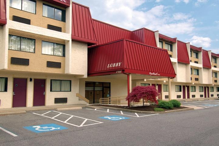Pet Friendly Red Roof Inn Cleveland Airport-Middleburg Heights