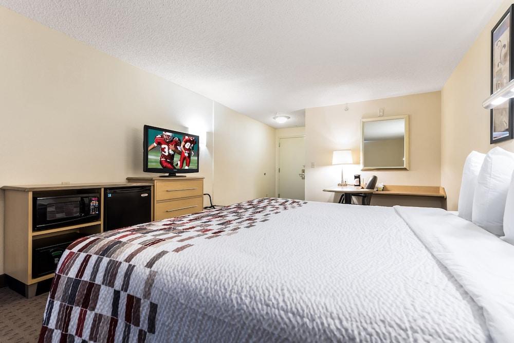 Pet Friendly Red Roof Inn Cleveland Airport-Middleburg Heights