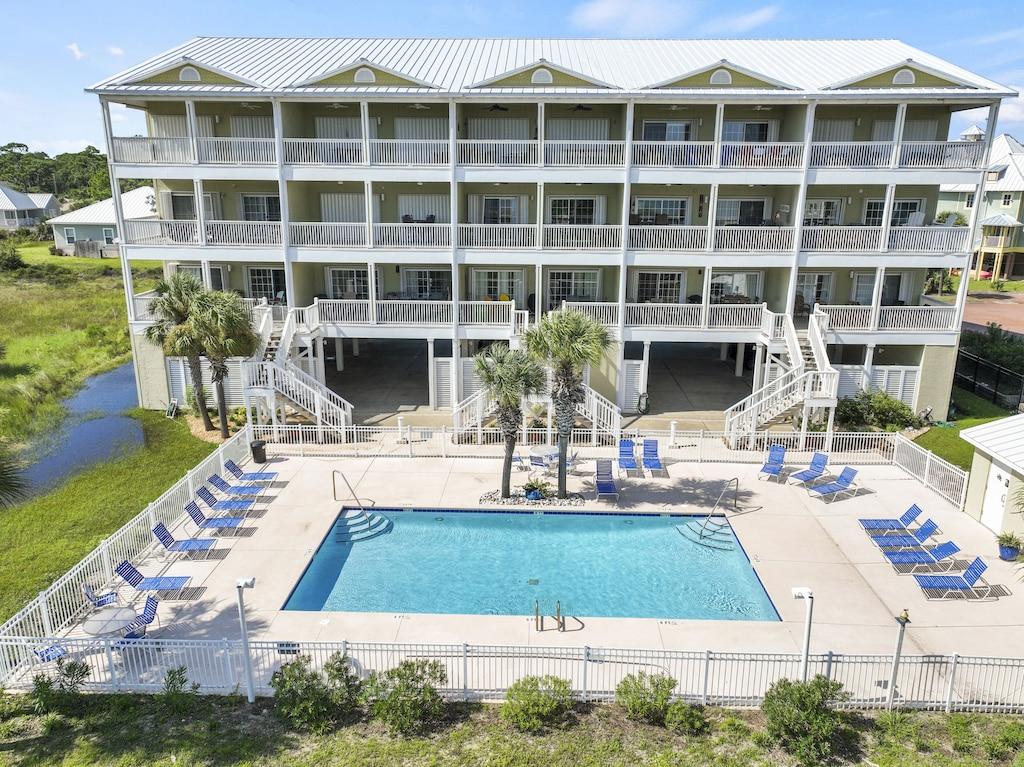 Gulf Front with Pool & Bay Access Nearby Pet Policy