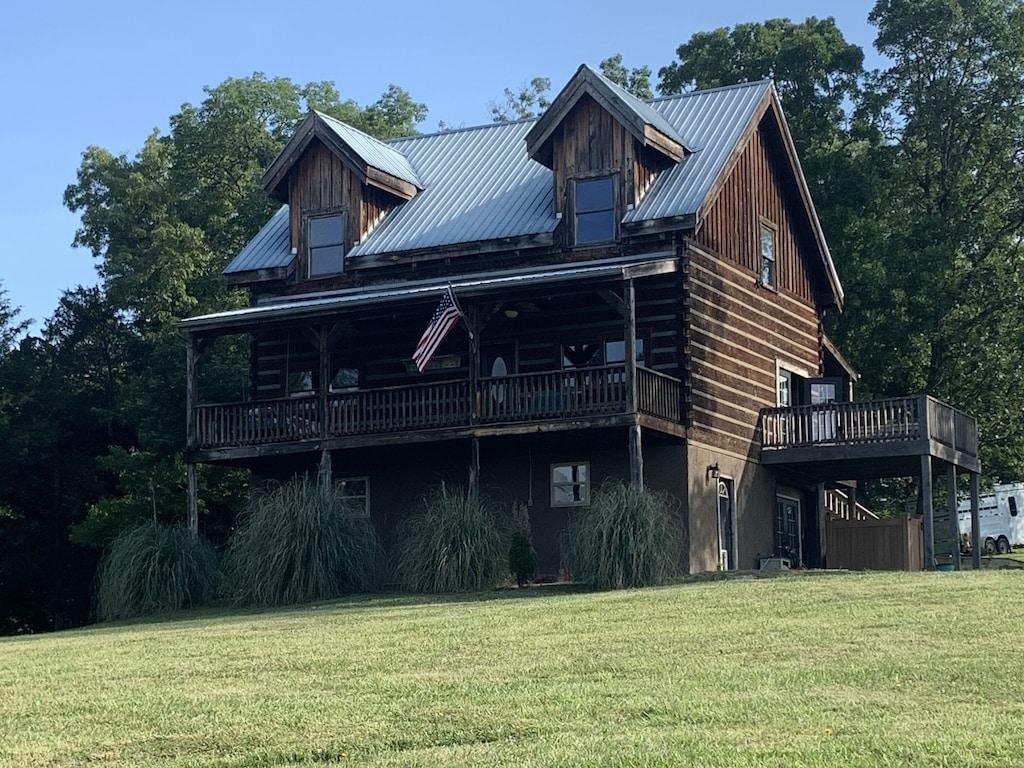 Pet Friendly Rustic & Private Log Cabin in East Tennessee