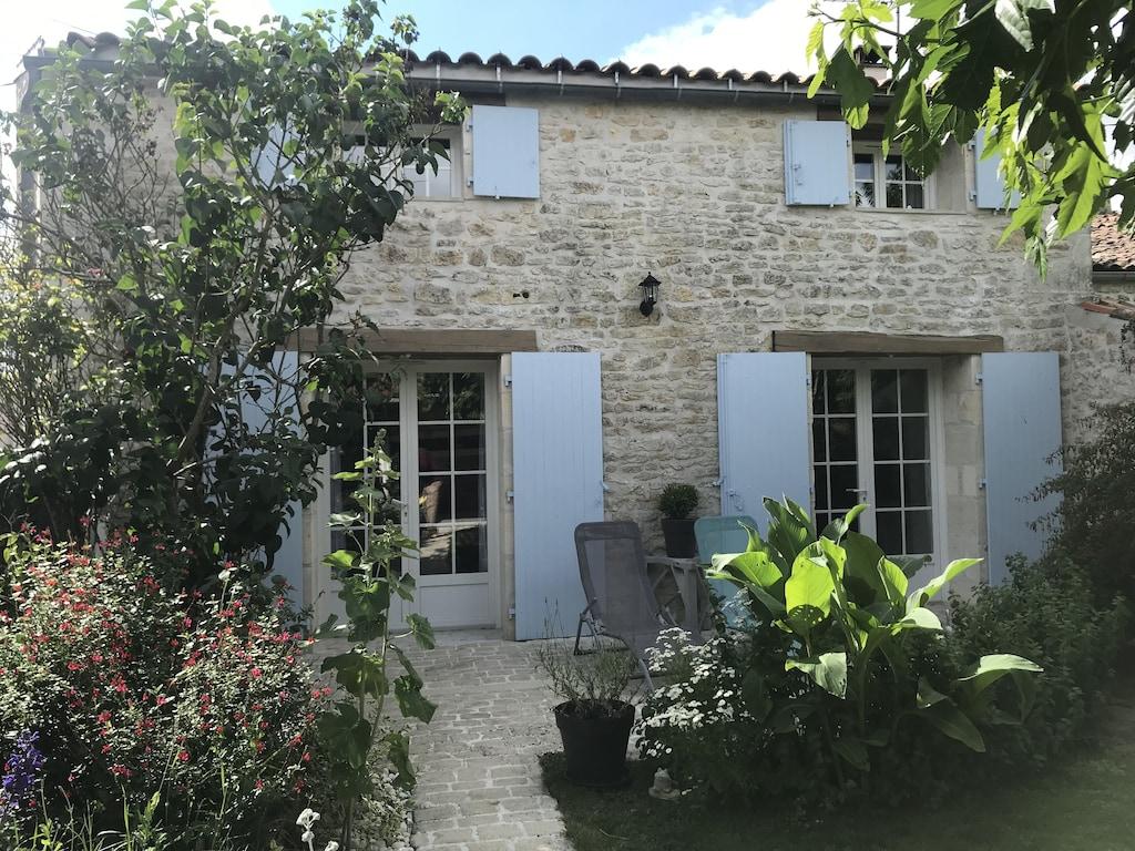 Pet Friendly Renovated Charentaise House With Exterior Kitchen