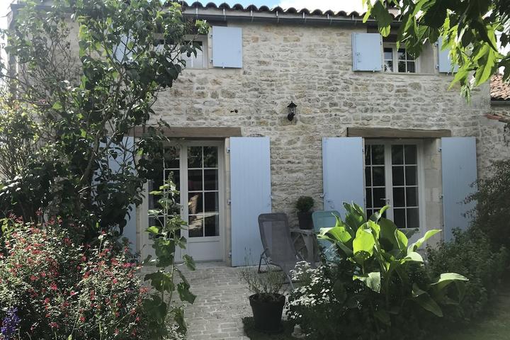 Pet Friendly Renovated Charentaise House With Exterior Kitchen