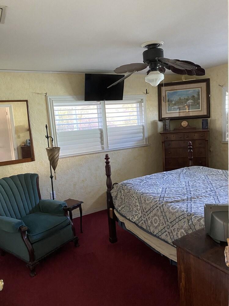 Pet Friendly 2BR Seminole House with Private Pool