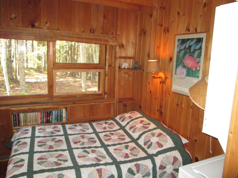 Pet Friendly 3-Bedroom Classic Maine Cottage