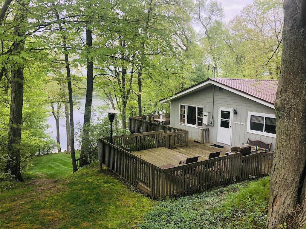 Pet Friendly Lake Front Cottage with Private Beach