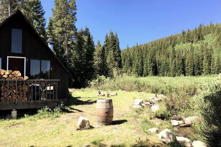 Pet Friendly Cozy Creek Side Cabin 