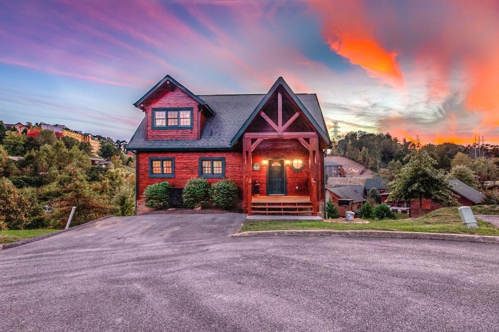 Cabin 5 Minutes to Dollywood Pet Policy