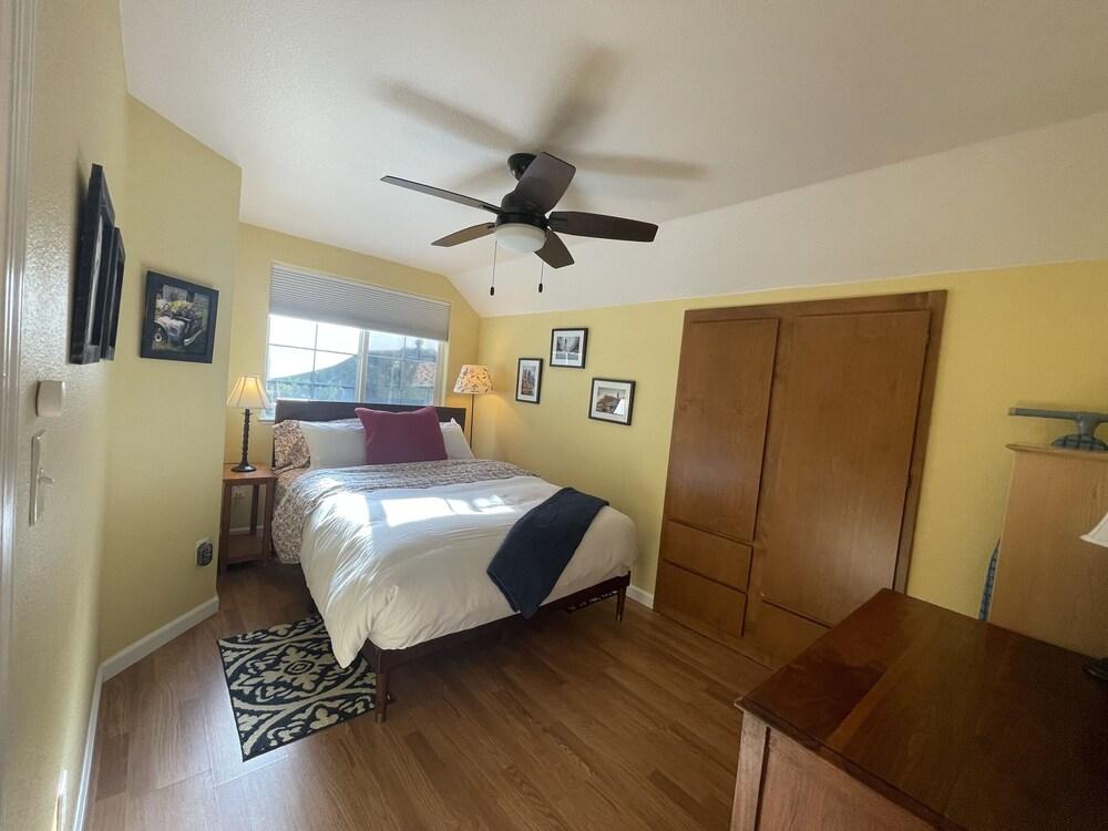 Pet Friendly Furnished Guest Apartment