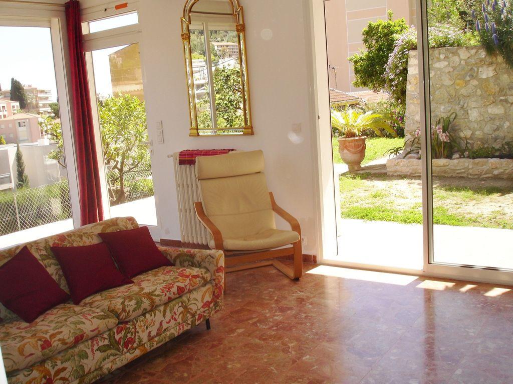 Large Garden Apartment in Villa Pet Policy