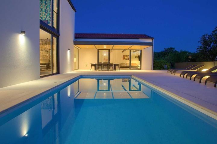 Pet Friendly Casa Forma With Heated Pool & Sea View