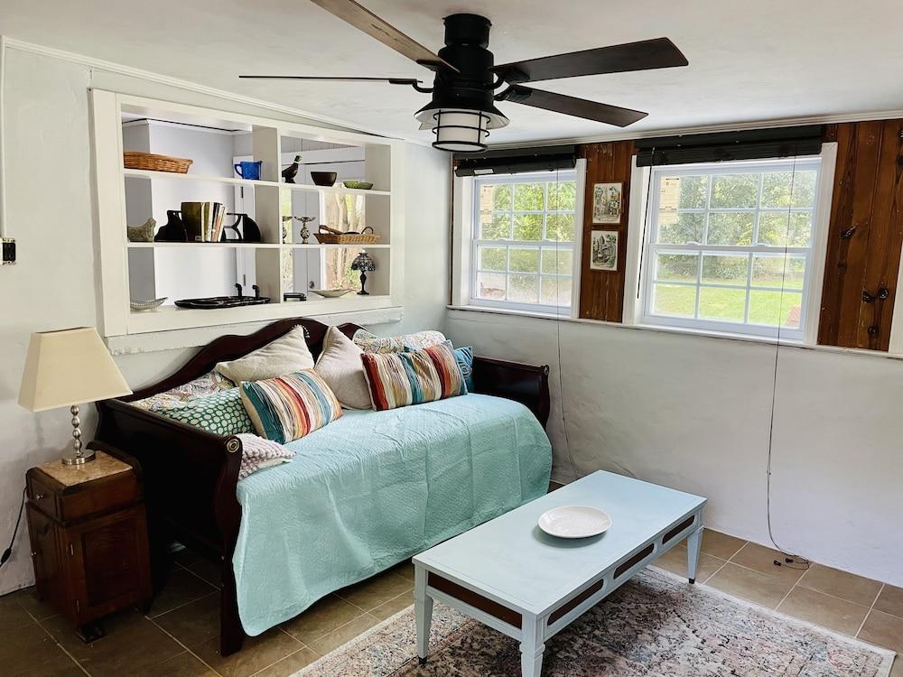 2BR Pet Friendly Tallahassee Cottage Pet Policy