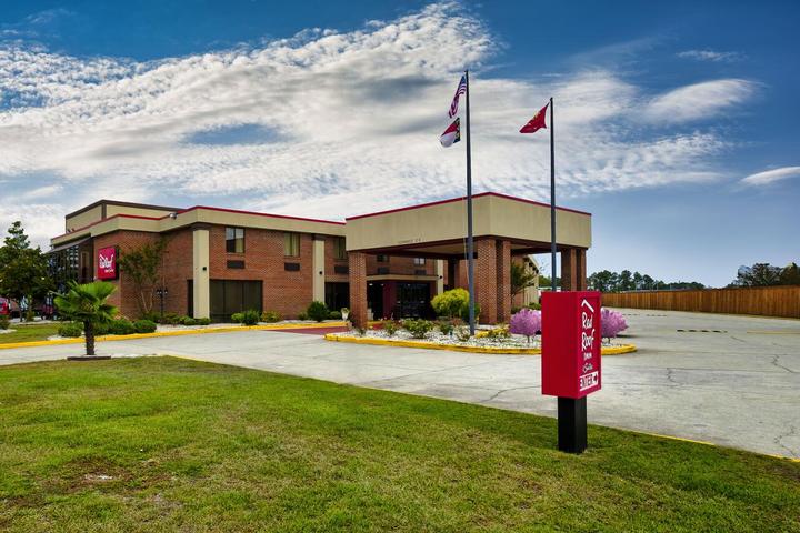Pet Friendly Red Roof Inn and Suites Jacksonville NC
