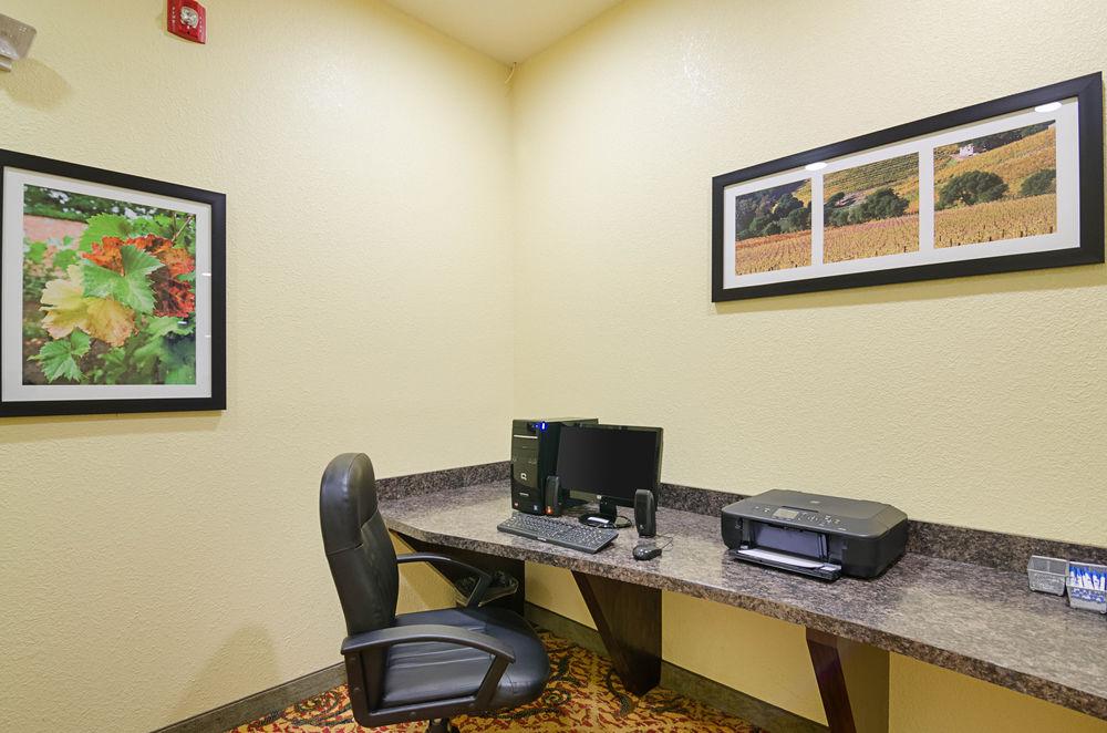Comfort Inn Suites Orange Montpelier Pet Policy