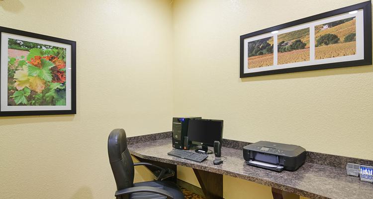 Comfort Inn Suites Orange Montpelier Pet Policy