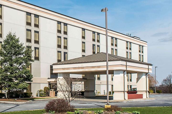 hotels in johnstown pa that allow pets