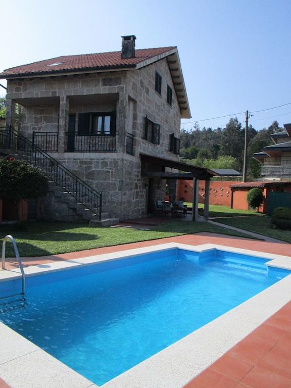 Pet Friendly House with Garden & Pool Overlooking Vigo Estuary