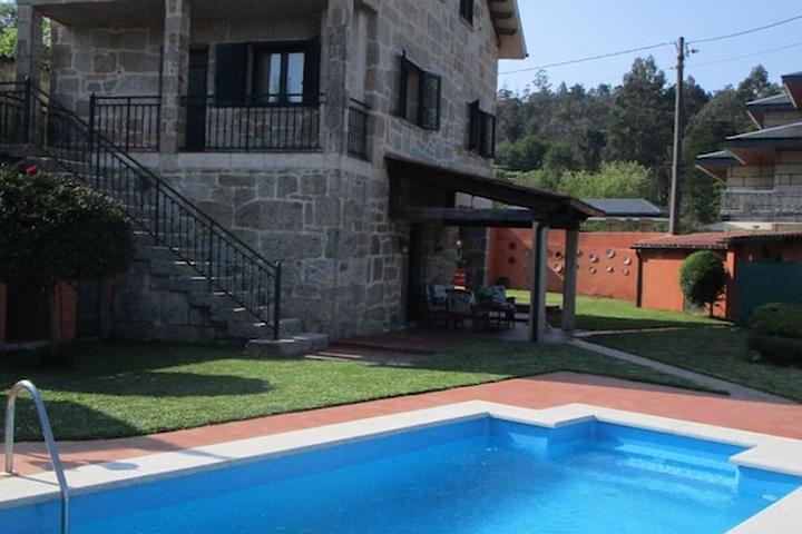 Pet Friendly House with Garden & Pool Overlooking Vigo Estuary