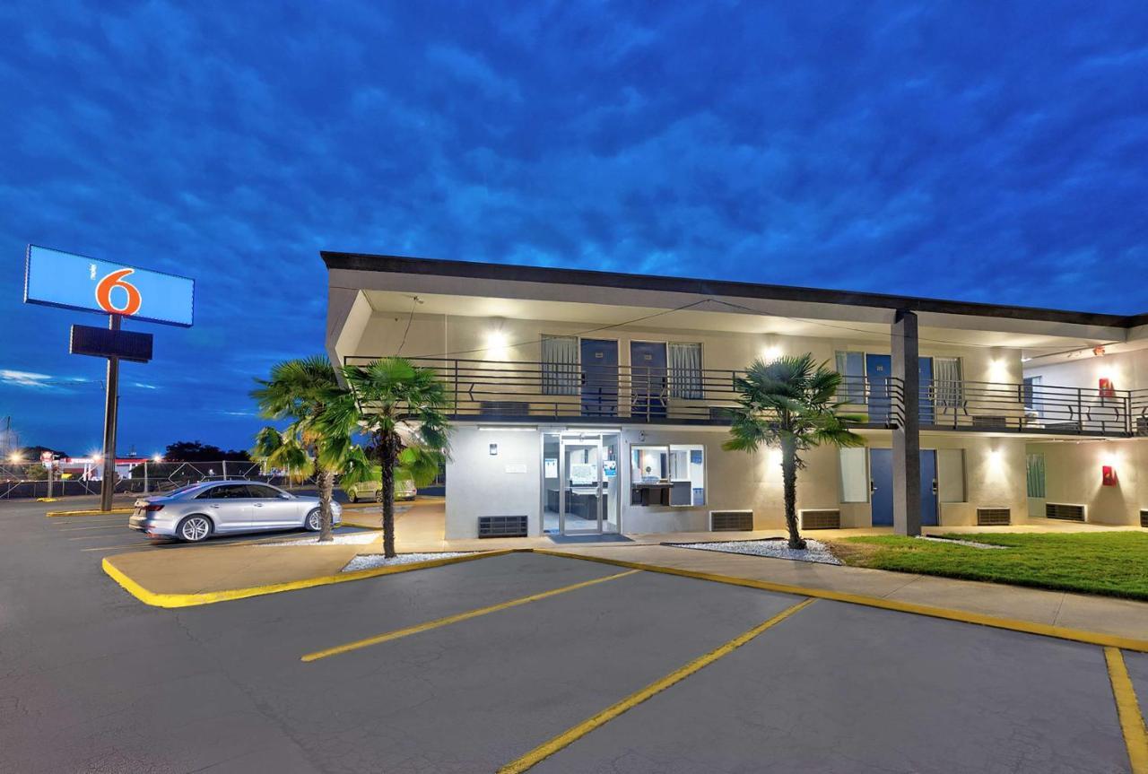 Motel 6 McDonough Pet Policy