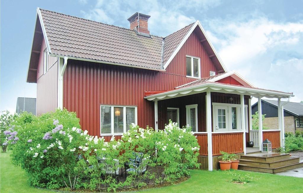 Pet Friendly Stunning 2BR Home in Hultsfred with Wifi