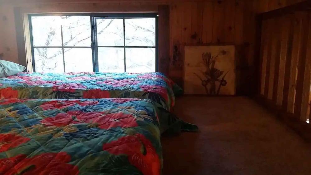 Pet Friendly Wooded Ranch Home with Horseback Riding
