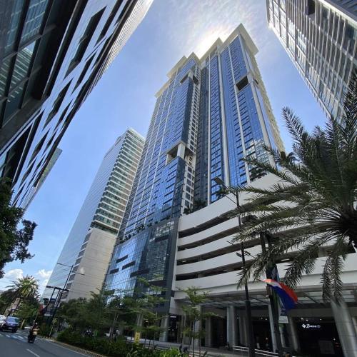Pet Friendly PJ PLACE TO STAY at One Eastwood Tower 1 at Unit 26J