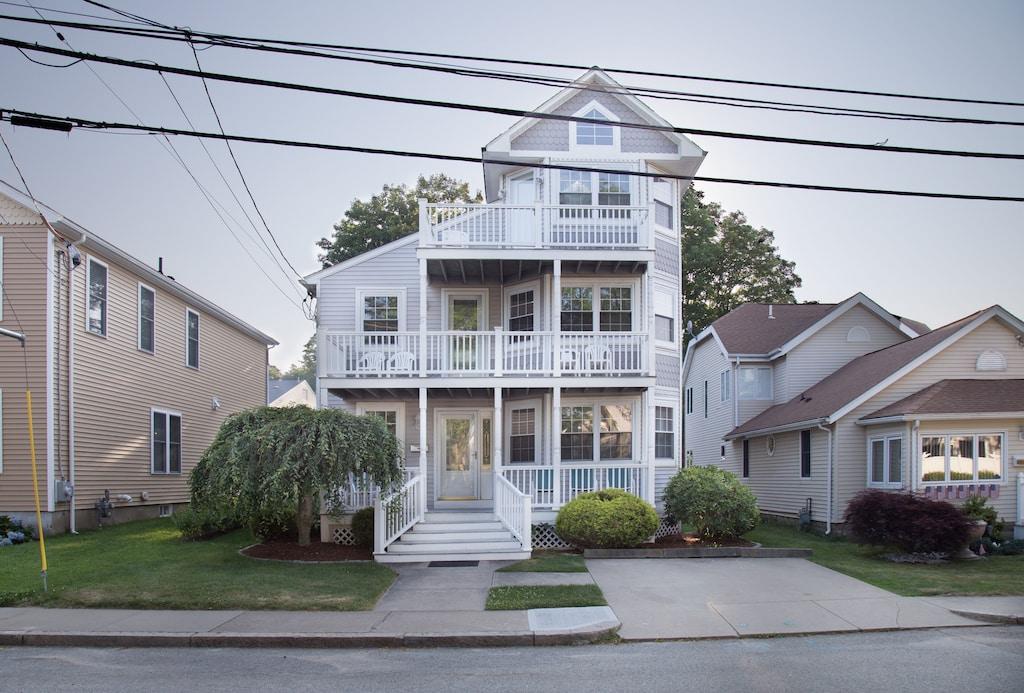 65 Boon Street Narragansett Pet Policy