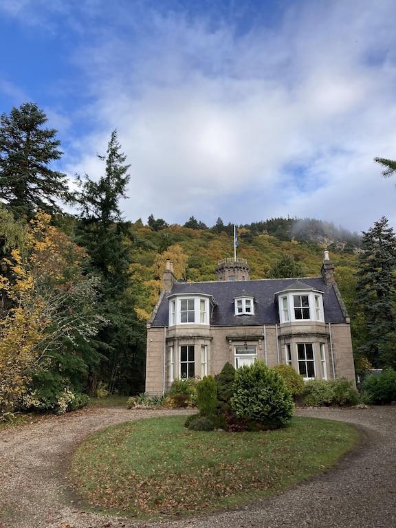 Pet Friendly Family-Friendly Charming Home on Royal Deeside