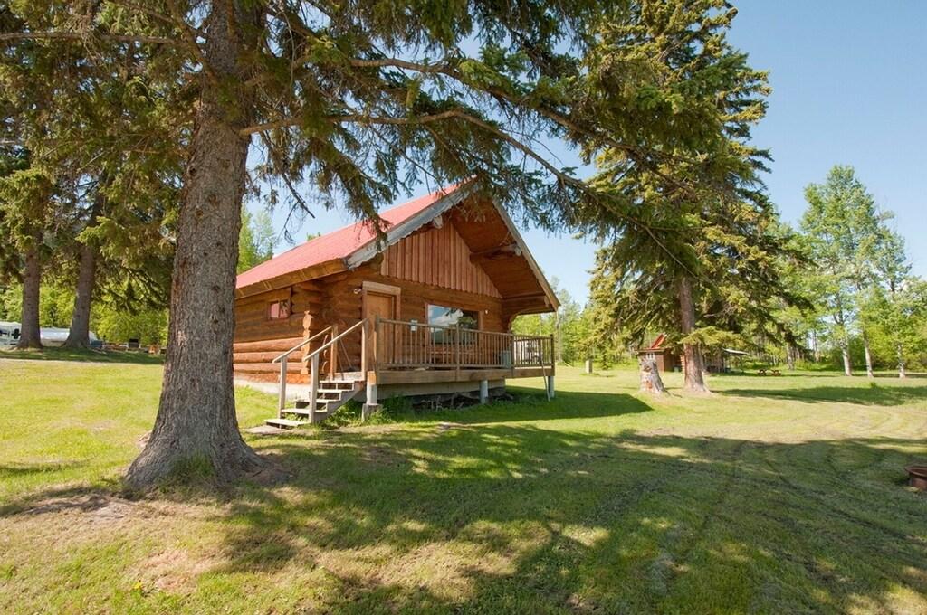 Cosy Lake Front Log Cabin at Canim Lake Resort Pet Policy