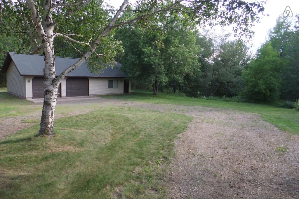 pet friendly hotels in iron mountain michigan