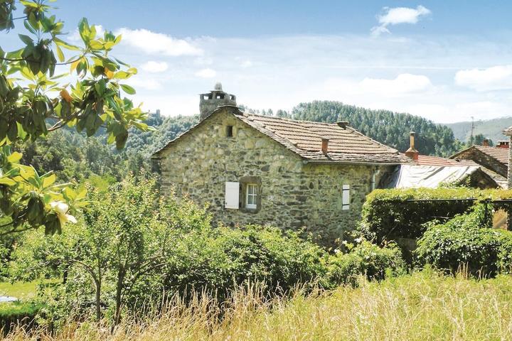 Pet Friendly Beautiful Home in Peyremale with 3 Bedrooms