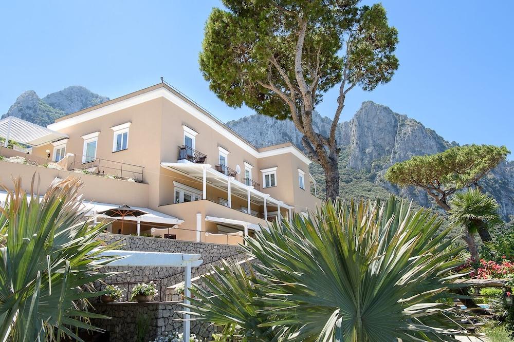 Pet Friendly Villa Marina Capri Hotel & Spa