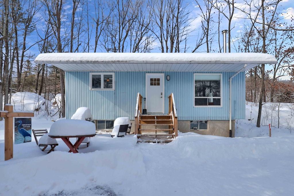 Pet Friendly 2 Bedroom on Loon Lake with Woodstove
