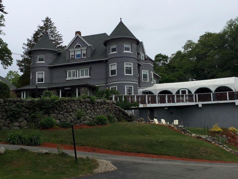 Castle Manor Inn Pet Policy