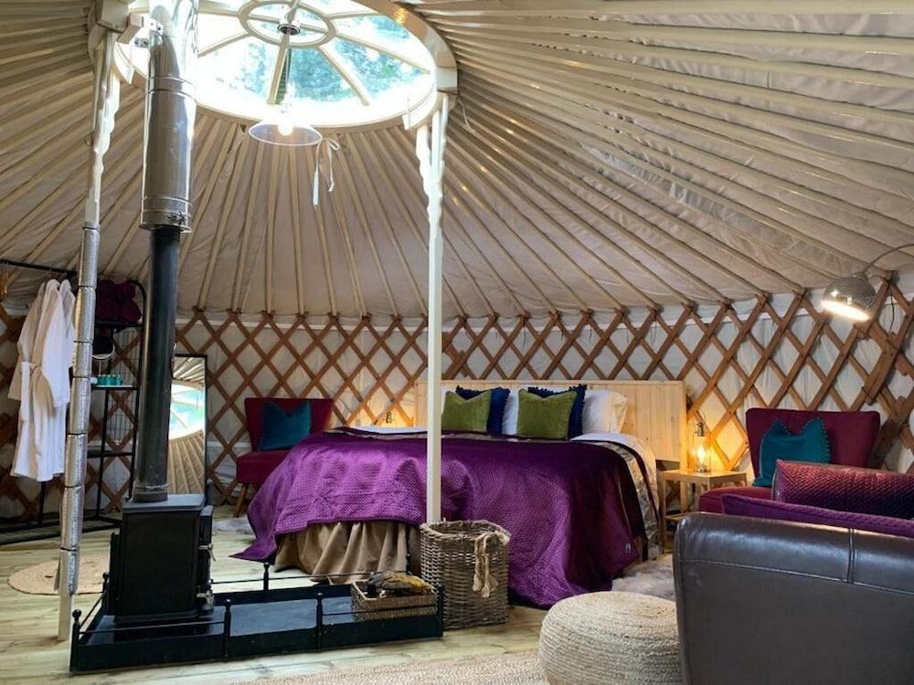 Pet Friendly Luxury Yurt with Hot Tub