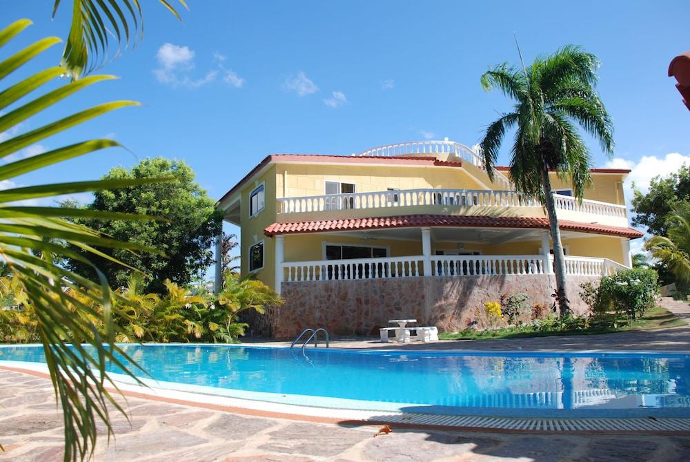 Pet Friendly Four Bedroom Villa with Private Pool, Ocean View