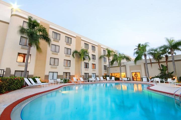 Pet Friendly Holiday Inn Fort Myers - Downtown Area an IHG Hotel