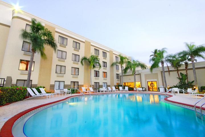Pet Friendly Holiday Inn Fort Myers Downtown Area