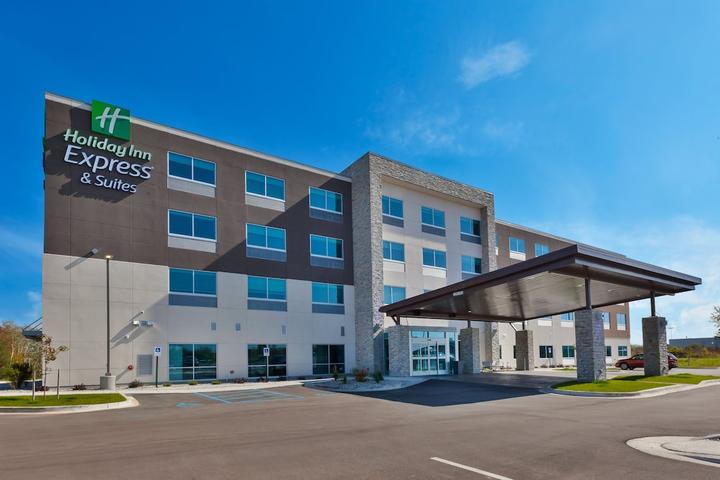Pet Friendly Holiday Inn Express & Suites Cedar Springs - Grand Rapids N an IHG Hotel