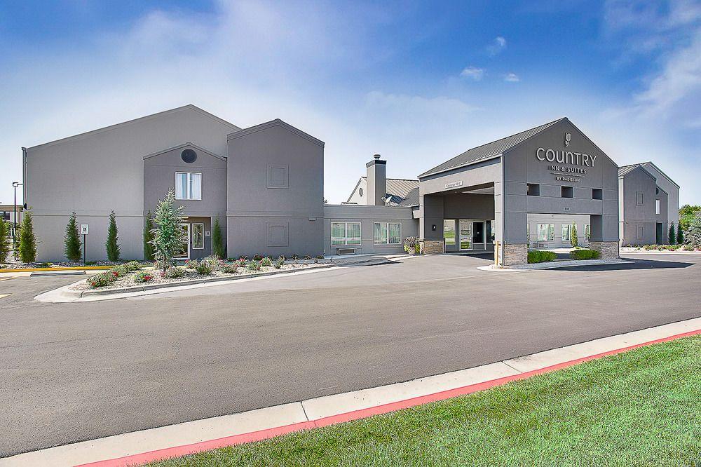 Country Inn Suites by Radisson Wichita East Pet Policy