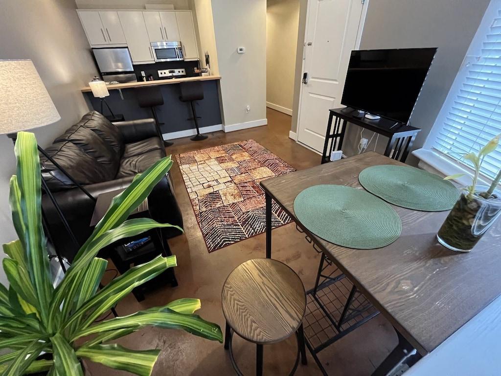 1/1 Roanoke Apartment 104 Pet Policy