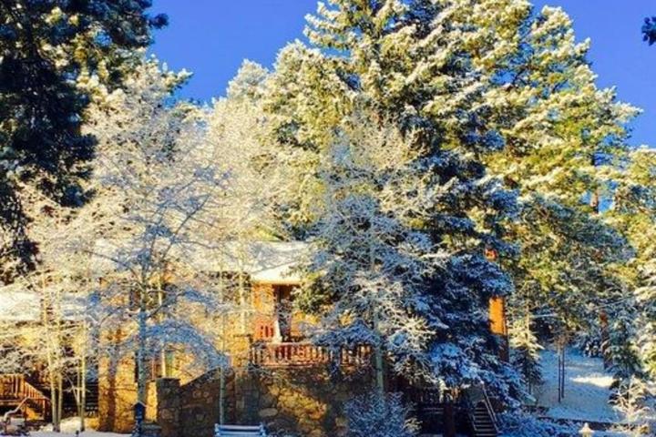 Pet Friendly Meadow Creek Mountain Lodge and Event Center