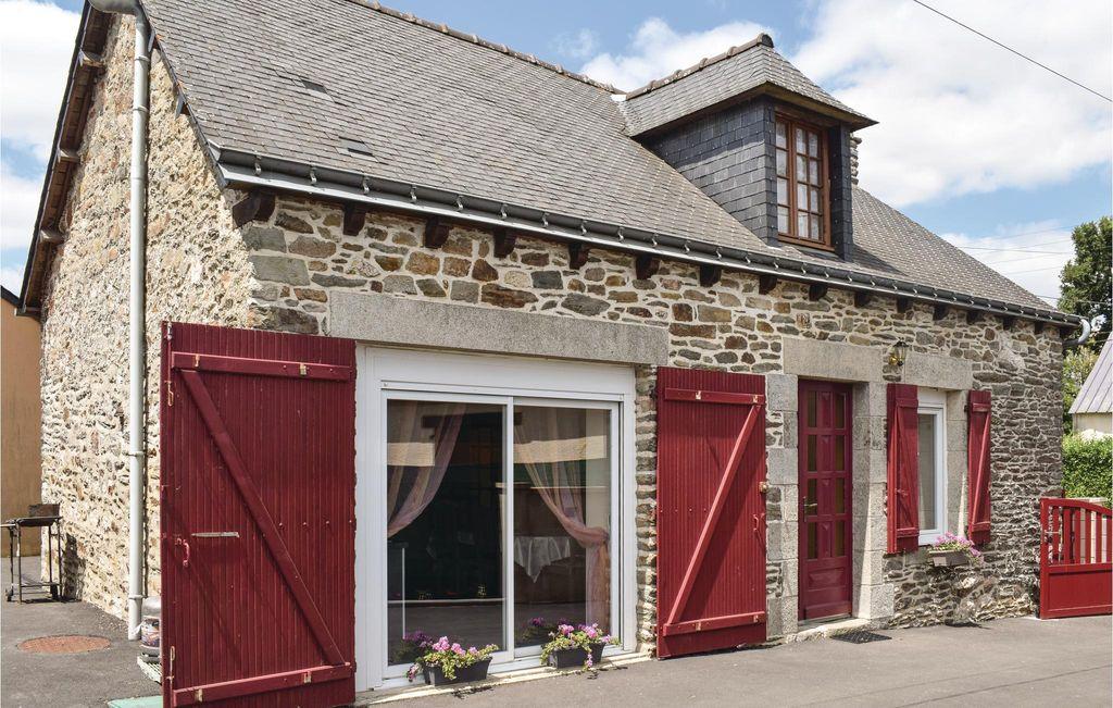 Pet Friendly Stunning Home in le Cambout with WiFi & 2 Bedrooms