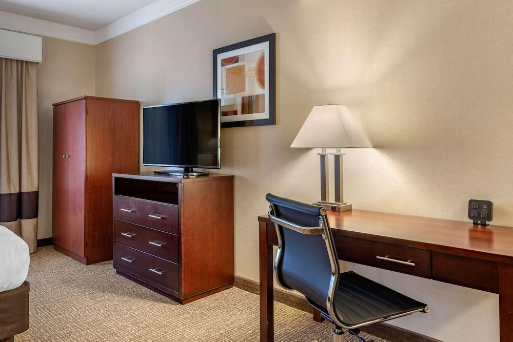 Pet Friendly Comfort Suites Linn County Fairground and Expo