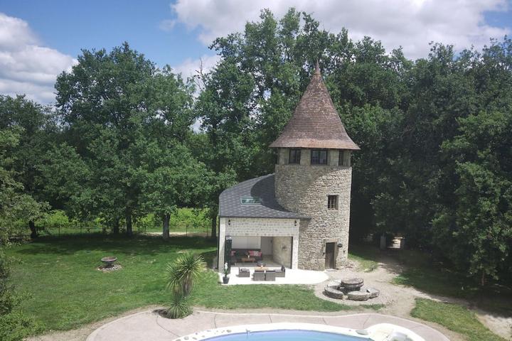 Pet Friendly Spectacular & Unique Windmill in Panoramic Setting