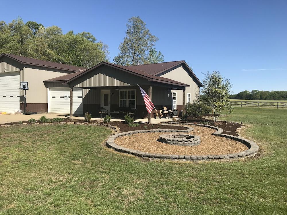 Pet Friendly 1/1 House with Fire Pit